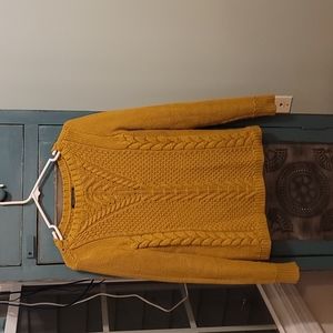 BANANA Republic Sweater Size Small